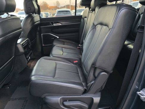 Used 2024 Jeep Wagoneer Series II w/ Flexible Seating Group image 22