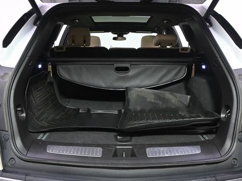 Used 2018 Cadillac XT5 Luxury w/ Driver Awareness Package AWD/4WD image 19