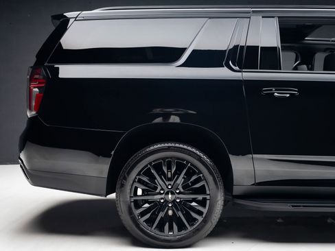 Used 2024 Chevrolet Suburban RST w/ Luxury Package image 33