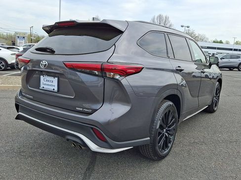 Used 2023 Toyota Highlander XSE AWD/4WD image 9