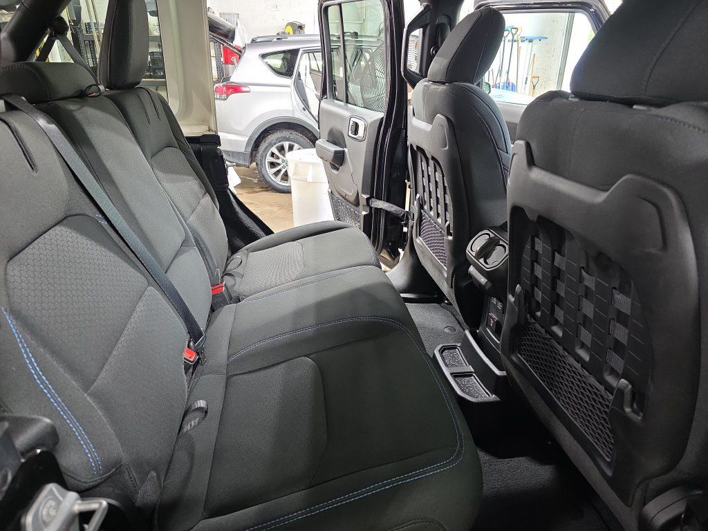 Used 2023 Jeep Wrangler Unlimited Rubicon 4xe AWD/4WD image 11