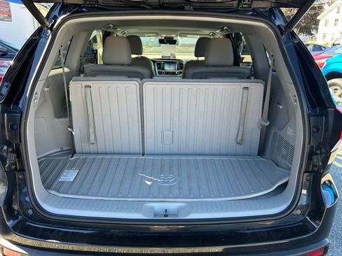 Used 2018 Toyota Highlander XLE image 11