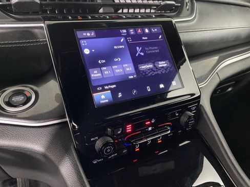 Used 2023 Jeep Grand Cherokee L Laredo image 29