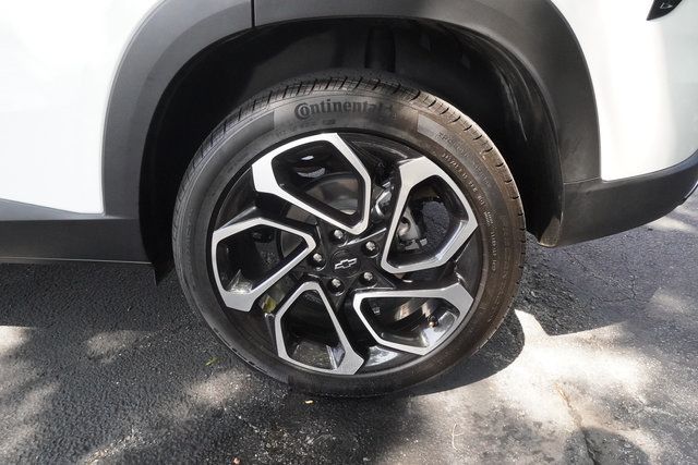 Used 2025 Chevrolet Trax RS FWD image 33