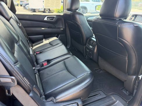 Used 2020 Nissan Pathfinder SL FWD image 15