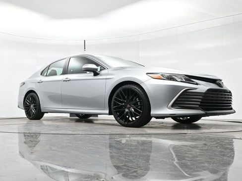 Used 2022 Toyota Camry LE image 21