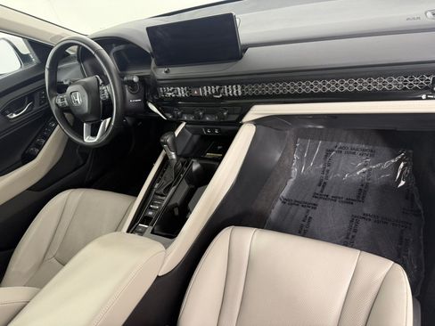 Used 2024 Honda Accord Touring image 11