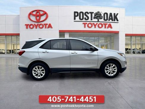 Used 2018 Chevrolet Equinox LS FWD image 10