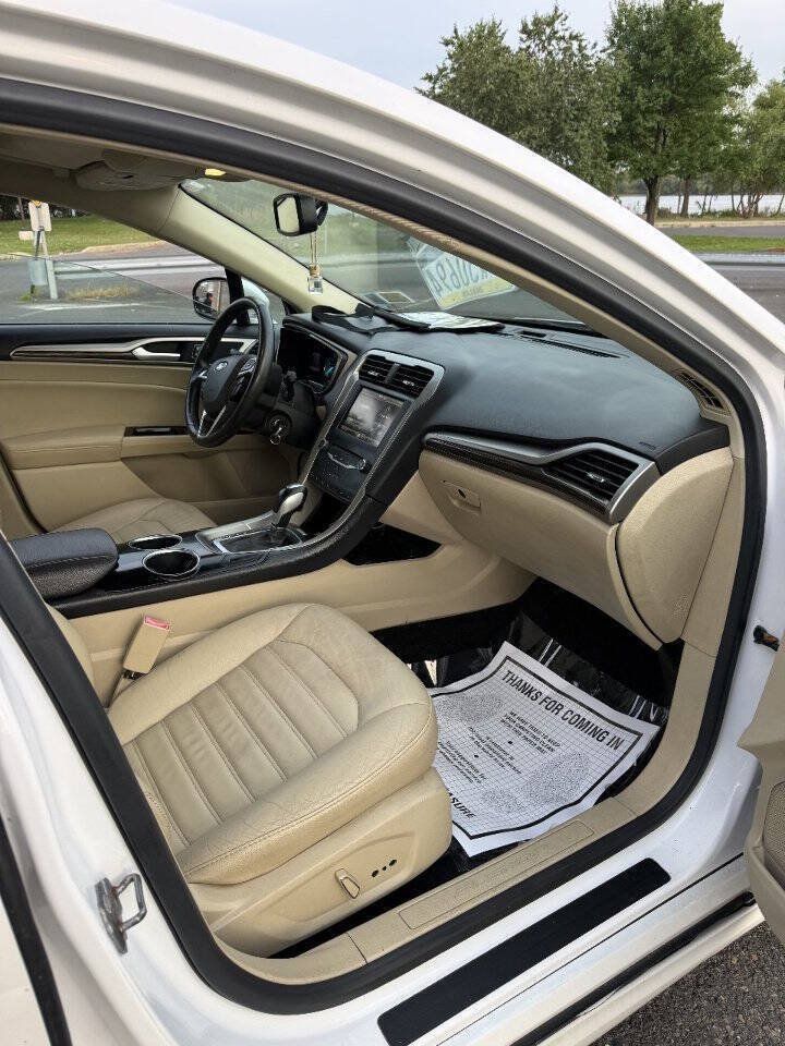Used 2013 Ford Fusion SE FWD image 16
