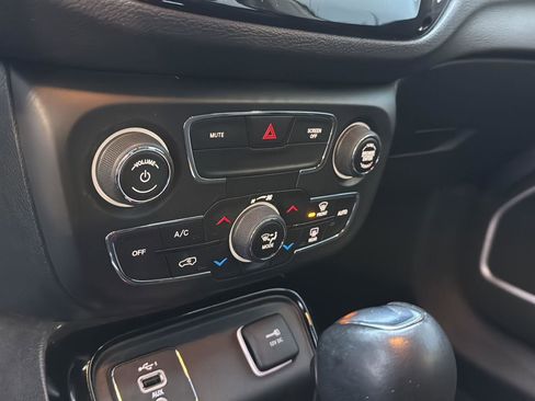 Used 2021 Jeep Compass Latitude image 23