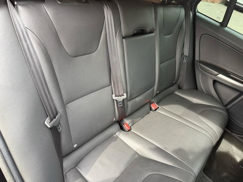 Used 2016 Volvo V60 T5 Cross Country Platinum image 8