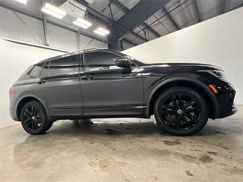 Certified 2022 Volkswagen Tiguan SE R-Line image 3