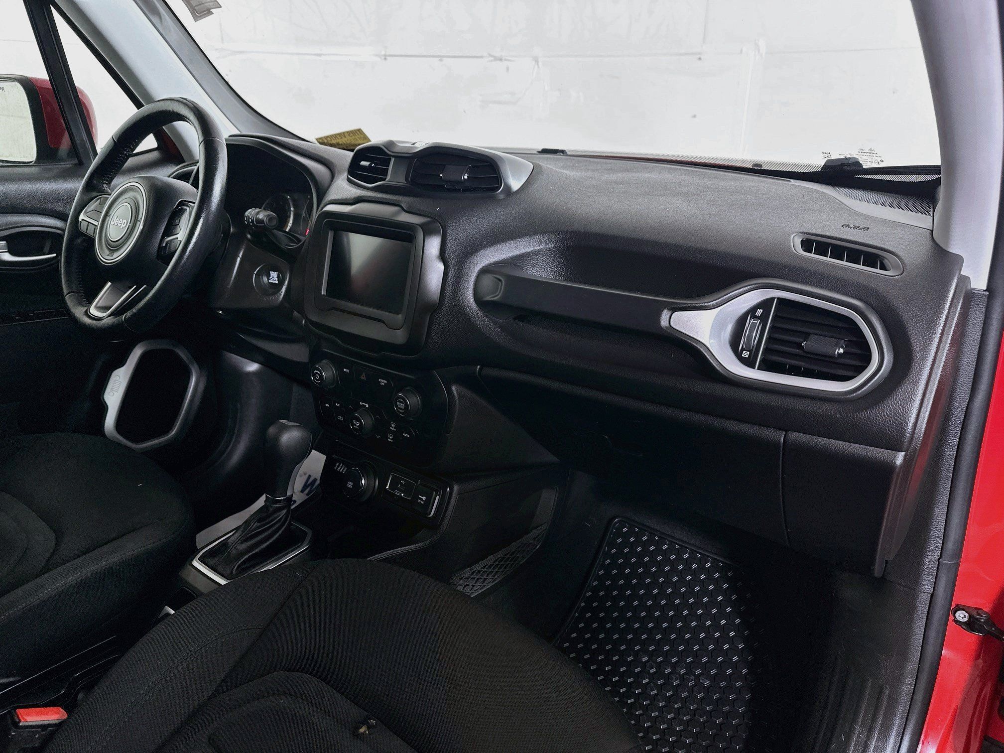 Used 2020 Jeep Renegade Latitude w/ Cold Weather Group AWD/4WD image 26