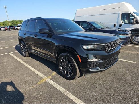 Used 2023 Jeep Grand Cherokee Summit w/ High Altitude Package AWD/4WD image 2