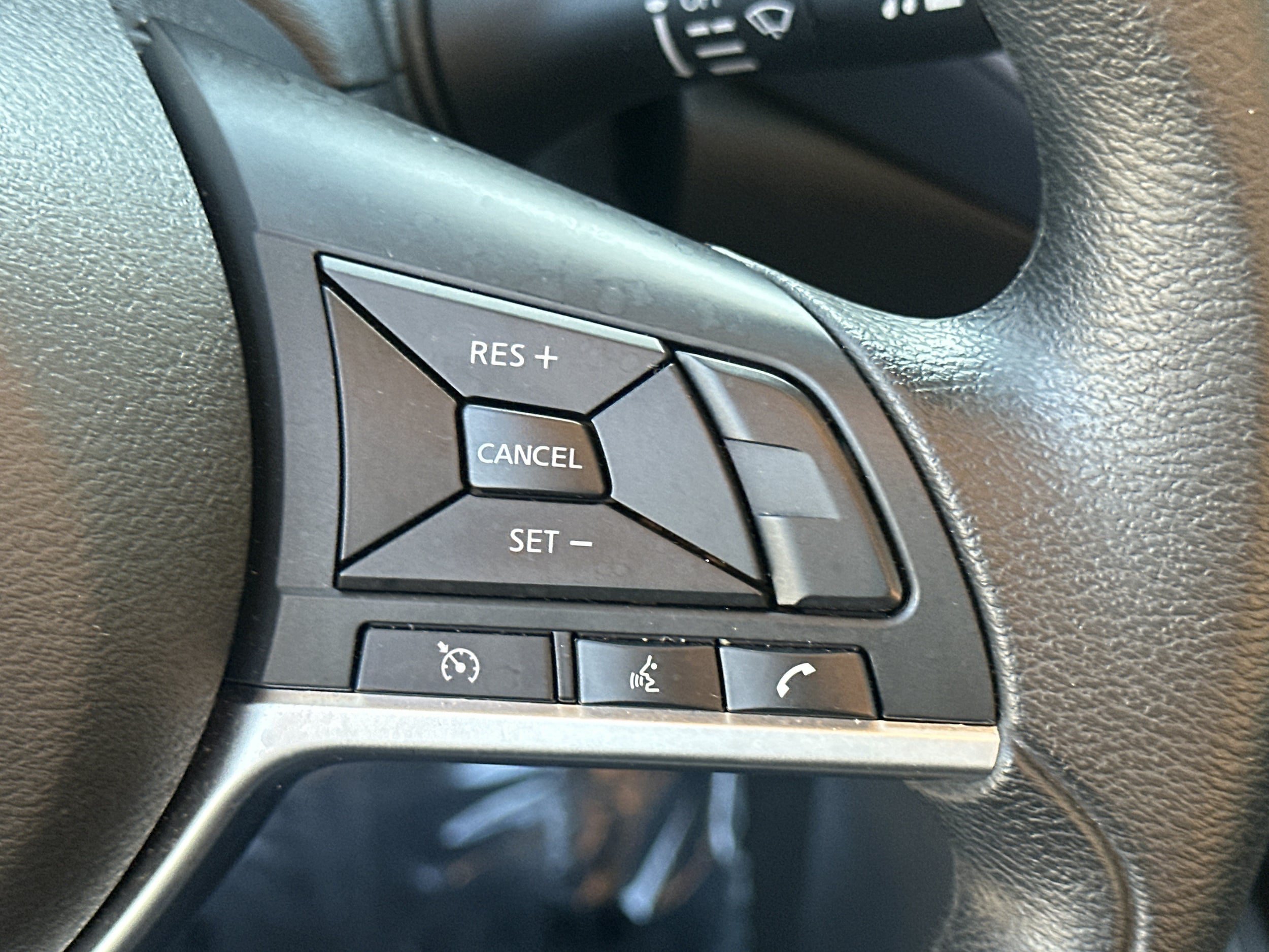 Used 2025 Nissan Versa SV FWD image 25
