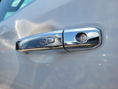 Used 2024 GMC Sierra 1500 SLT AWD/4WD image 9