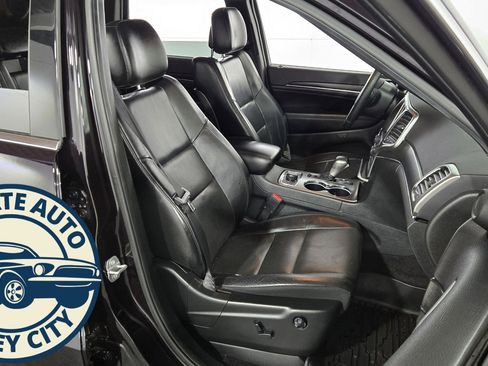 Used 2018 Jeep Grand Cherokee Limited w/ Luxury Group II image 45