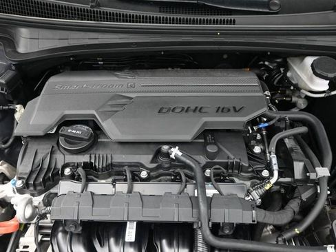 Used 2024 Hyundai Elantra SEL image 28