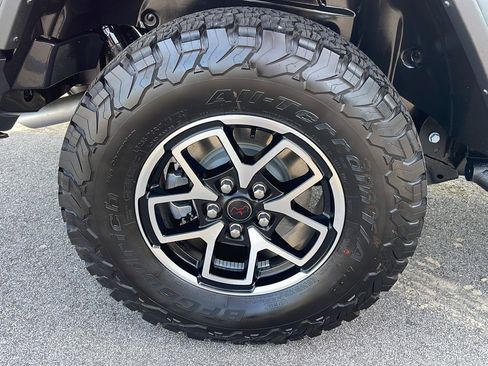 Used 2025 Jeep Wrangler Rubicon AWD/4WD image 13
