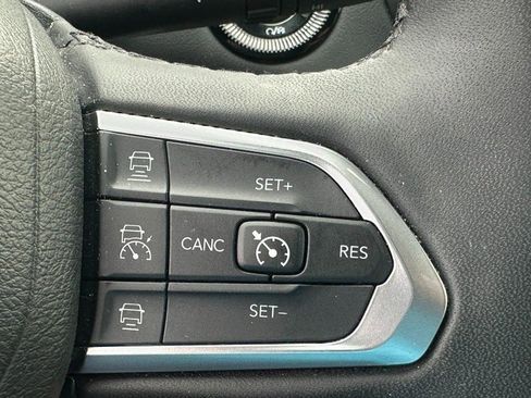 Used 2023 Jeep Compass Limited image 18