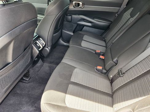 New 2025 Kia Sorento LX image 18