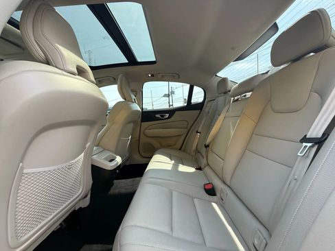 Used 2022 Volvo S60 B5 Momentum image 27