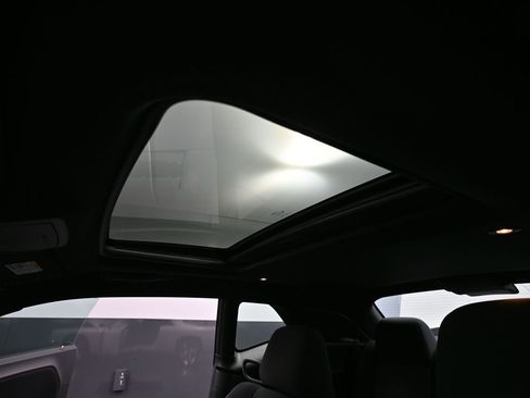 Used 2013 Dodge Challenger R/T image 23