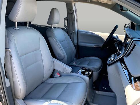 Used 2015 Toyota Sienna XLE Premium AWD/4WD image 8