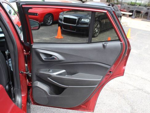 Used 2025 Chevrolet Trax LT FWD image 12