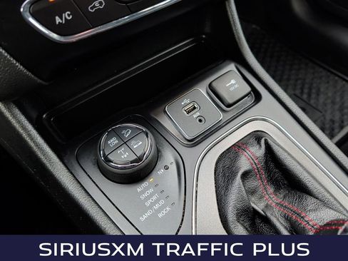Used 2019 Jeep Cherokee Trailhawk w/ Cold Weather Group AWD/4WD image 20