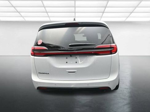 New 2026 Chrysler Pacifica Select image 7