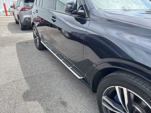 Used 2022 BMW X7 xDrive40i w/ M Sport Package AWD/4WD image 5