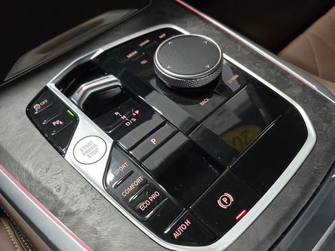 Used 2025 BMW X5 sDrive40i w/ Premium Package image 23