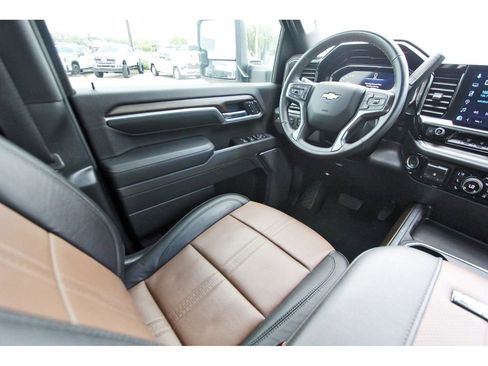 Used 2025 Chevrolet Silverado 3500 High Country w/ High Country Premium Package image 6
