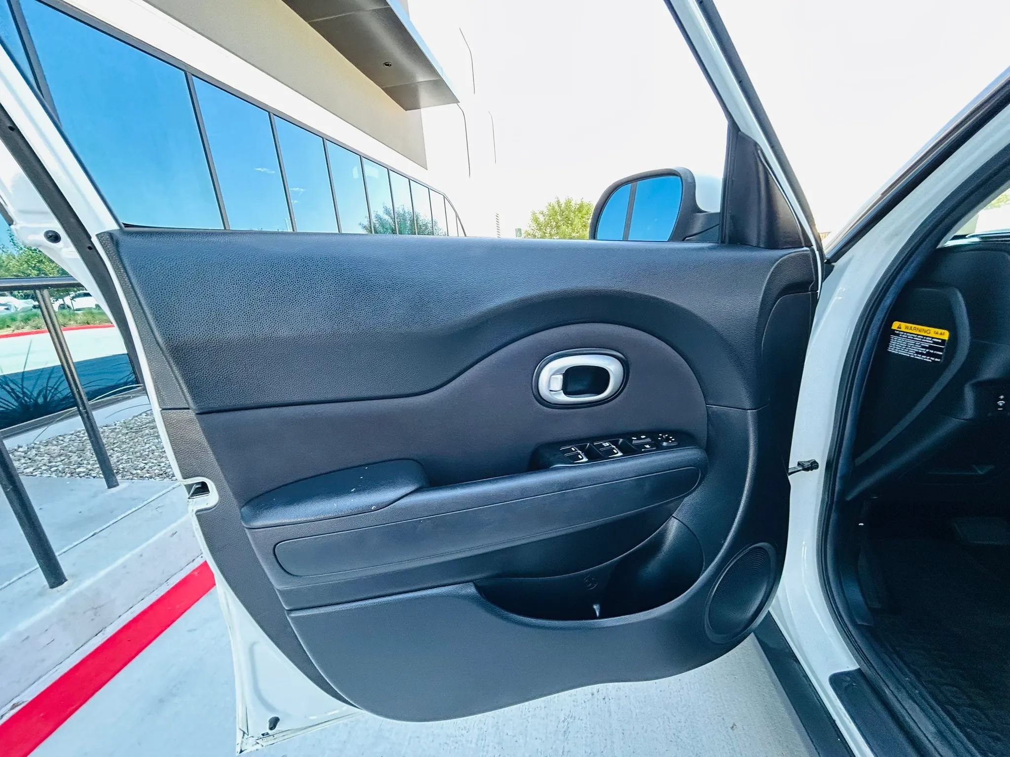 Used 2017 Kia Soul FWD image 19