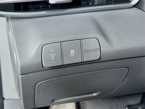 Certified 2025 Hyundai Elantra Sport image 19
