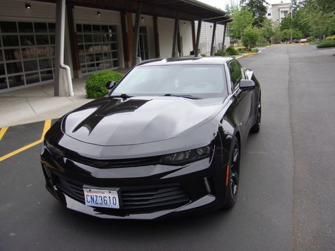 Used 2017 Chevrolet Camaro LT RWD image 3