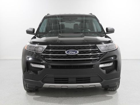 Certified 2021 Ford Explorer XLT w/ Equipment Group 202A image 2