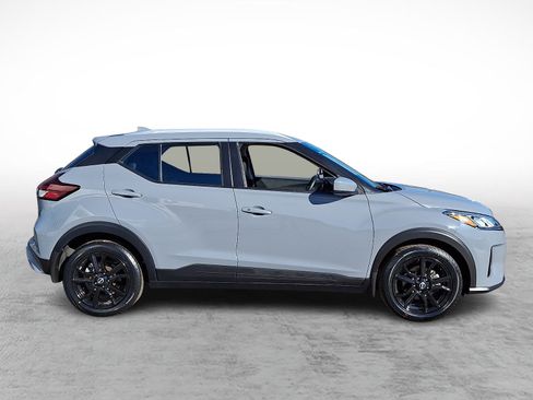 Used 2023 Nissan Kicks SV image 7