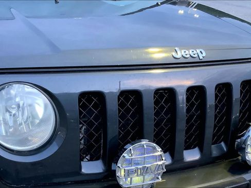 Used 2011 Jeep Patriot Latitude AWD/4WD image 27