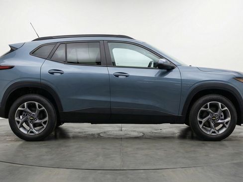 Used 2025 Chevrolet Trax LT image 11