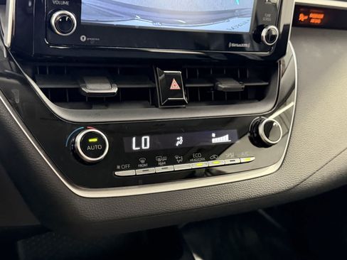 Used 2021 Toyota Corolla LE FWD image 21