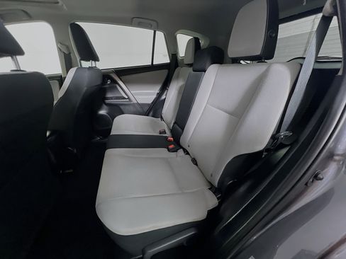 Used 2018 Toyota RAV4 XLE AWD/4WD image 29