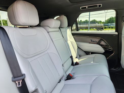 Certified 2025 Land Rover Range Rover Sport SE AWD/4WD image 15