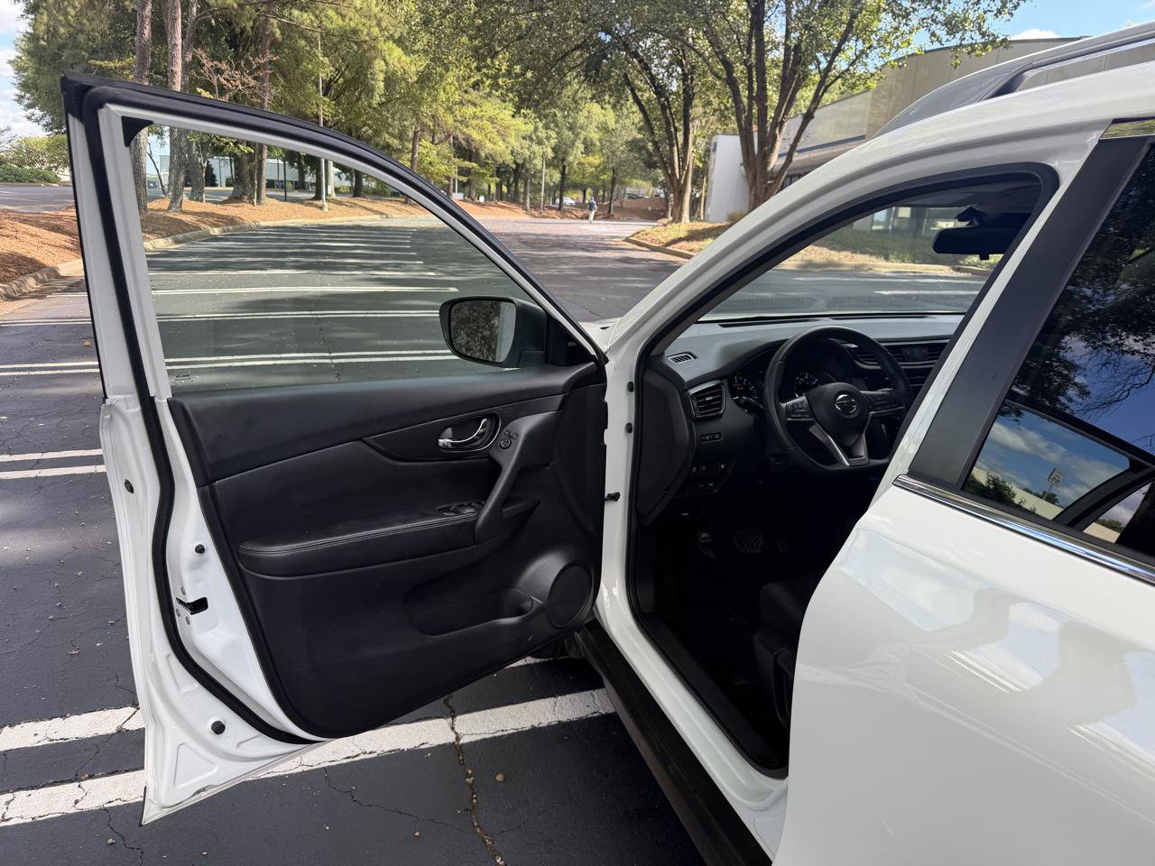 Used 2020 Nissan Rogue S w/ Special Edition Package FWD image 9