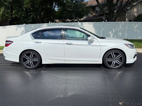 Used 2016 Honda Accord Touring image 5