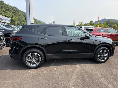 Used 2025 Chevrolet Blazer LT AWD/4WD image 3