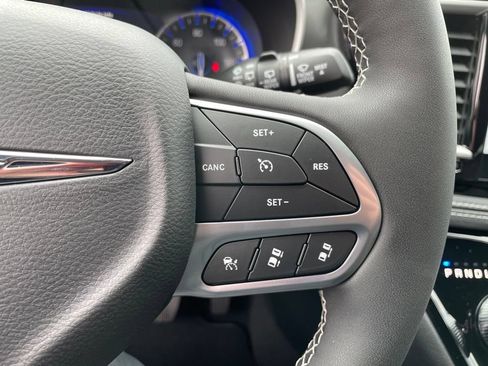 New 2026 Chrysler Pacifica Select AWD/4WD image 19
