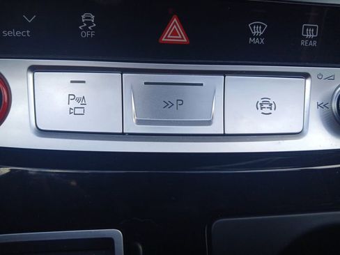 Used 2023 Audi SQ7 Prestige w/ Sport Package image 28