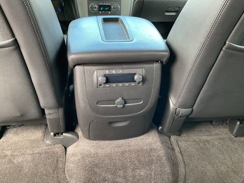 Used 2011 GMC Yukon XL SLT image 34